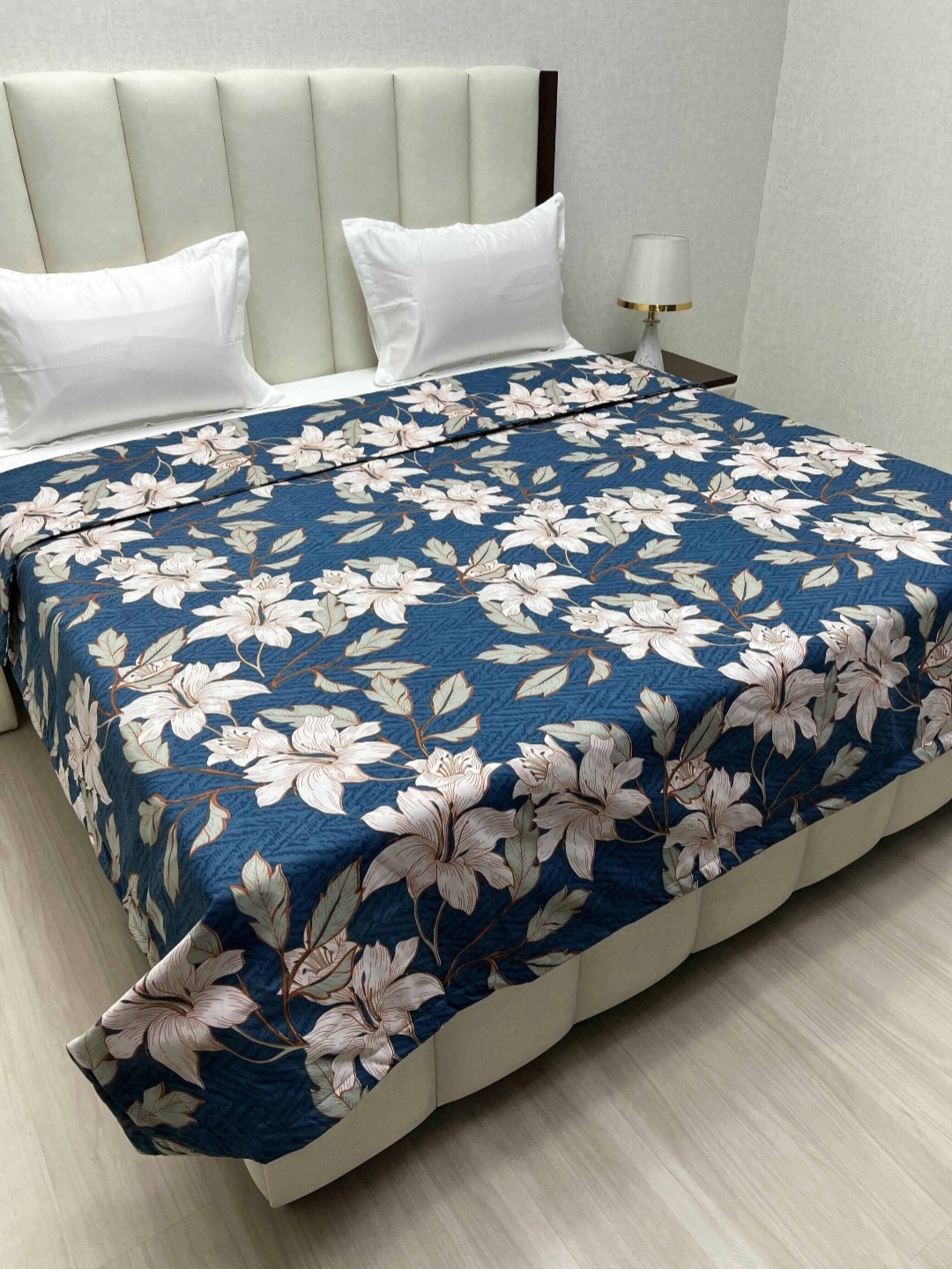 

Pure Decor Comfy Blue & White Floral 380 GSM Microfiber King Size Bed Comforter