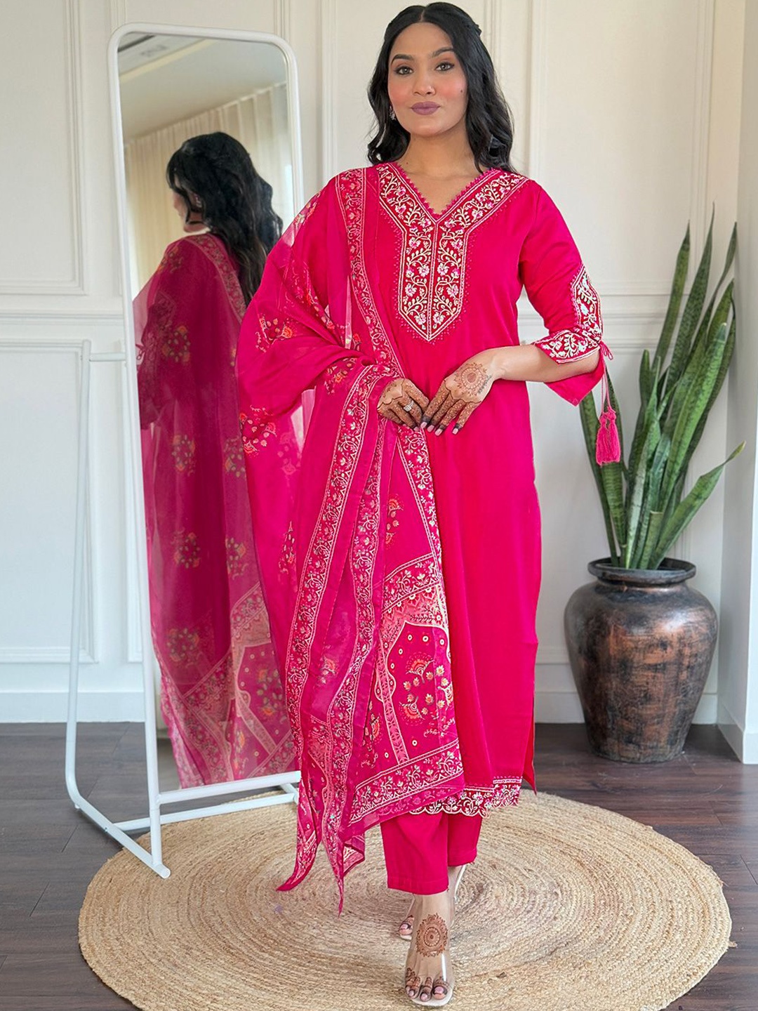 

PARNAVI Floral Embroidered Thread Work V-Neck Straight Kurta With Trousers & Dupatta, Pink