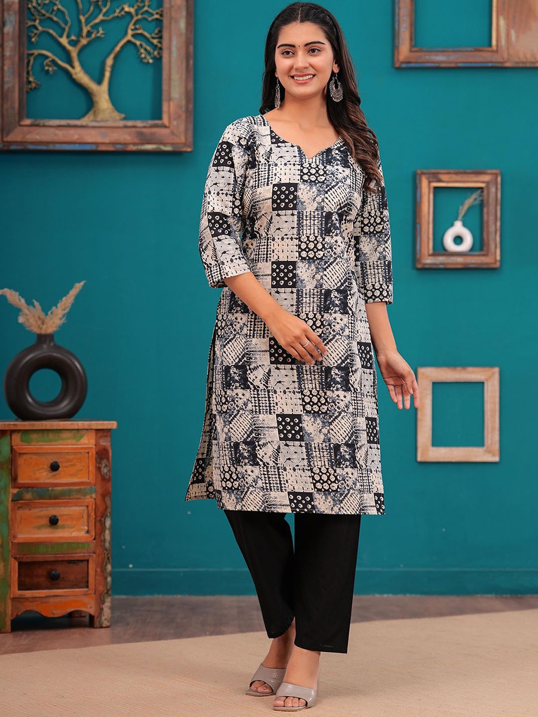 

Be You Women Abstract Printed Notch Neck Straight Kurta With Trousers, Black