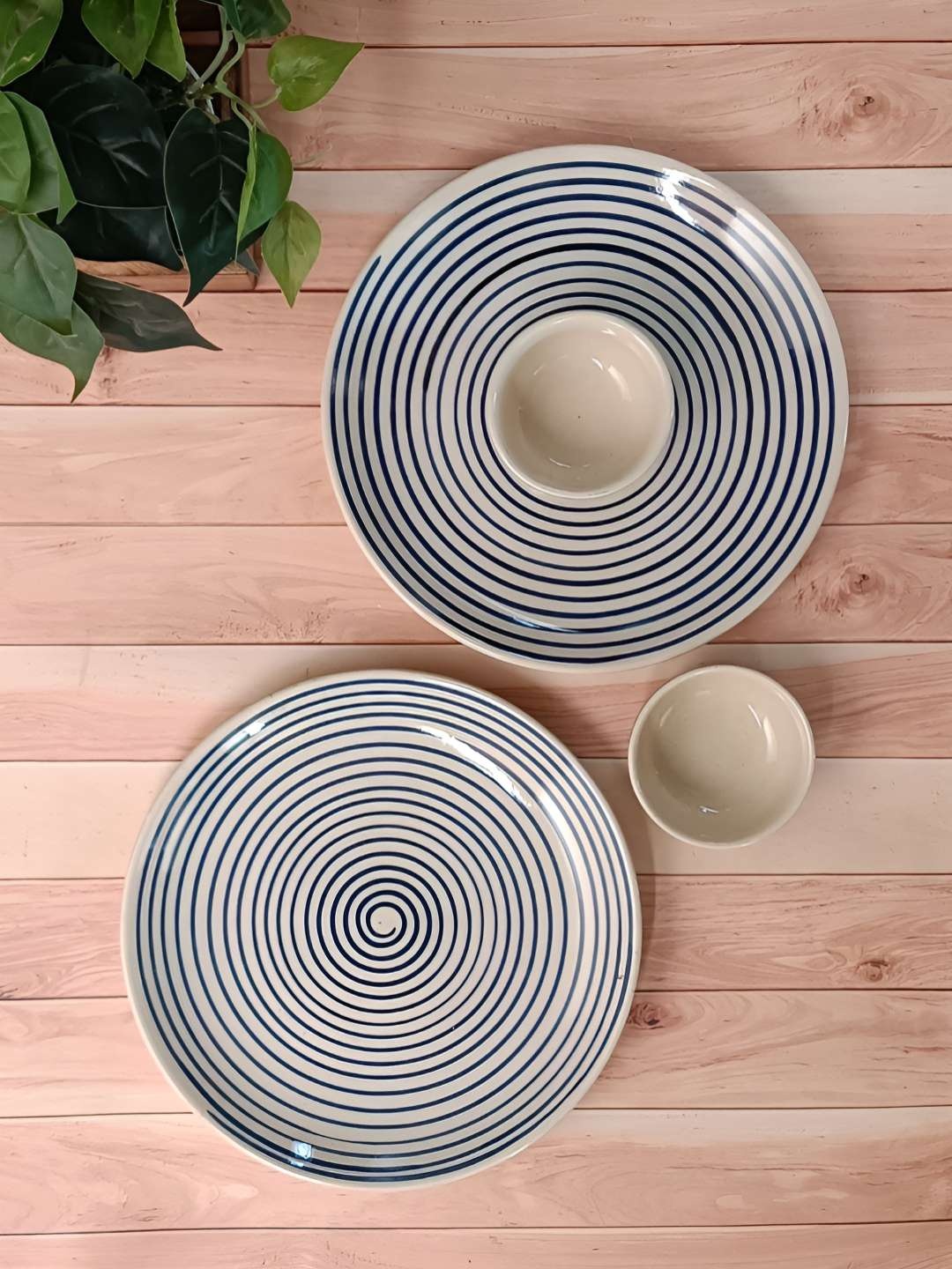 

Myntra Elegant Homes Blue and Beige 4 Pieces Printed Ceramic Glossy Dinner Set