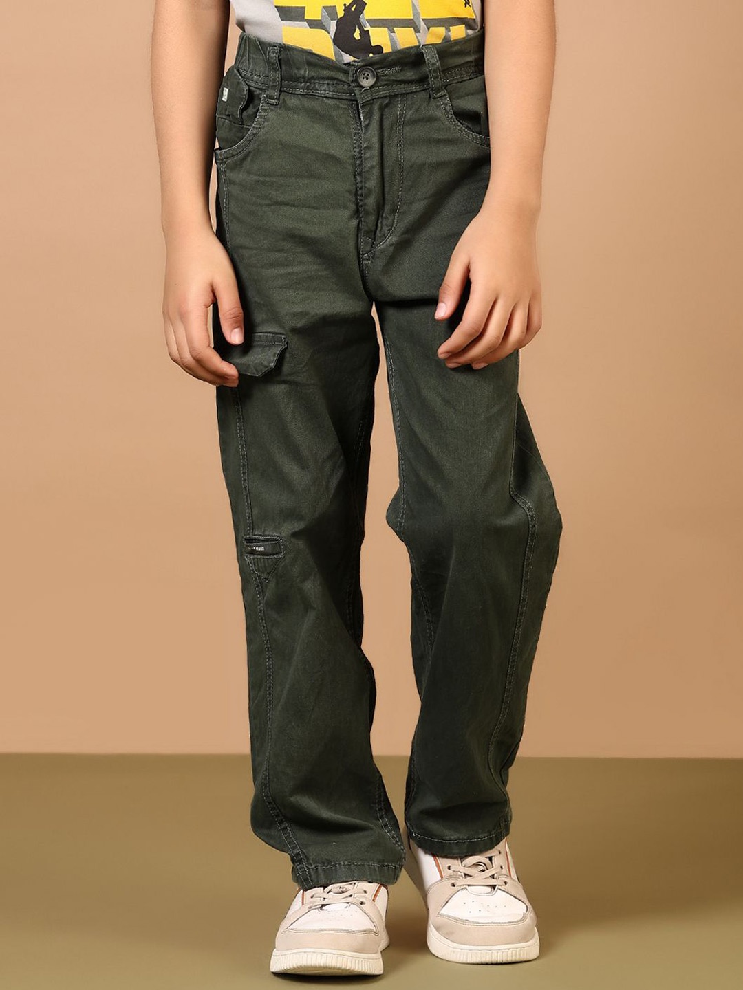 

V-Mart Boys Cargos Trousers, Green