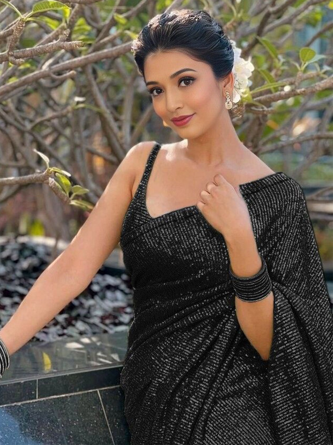 

ANJANI TEXTILE Embellished Sequinned Poly Georgette Heavy Work Saree, Black