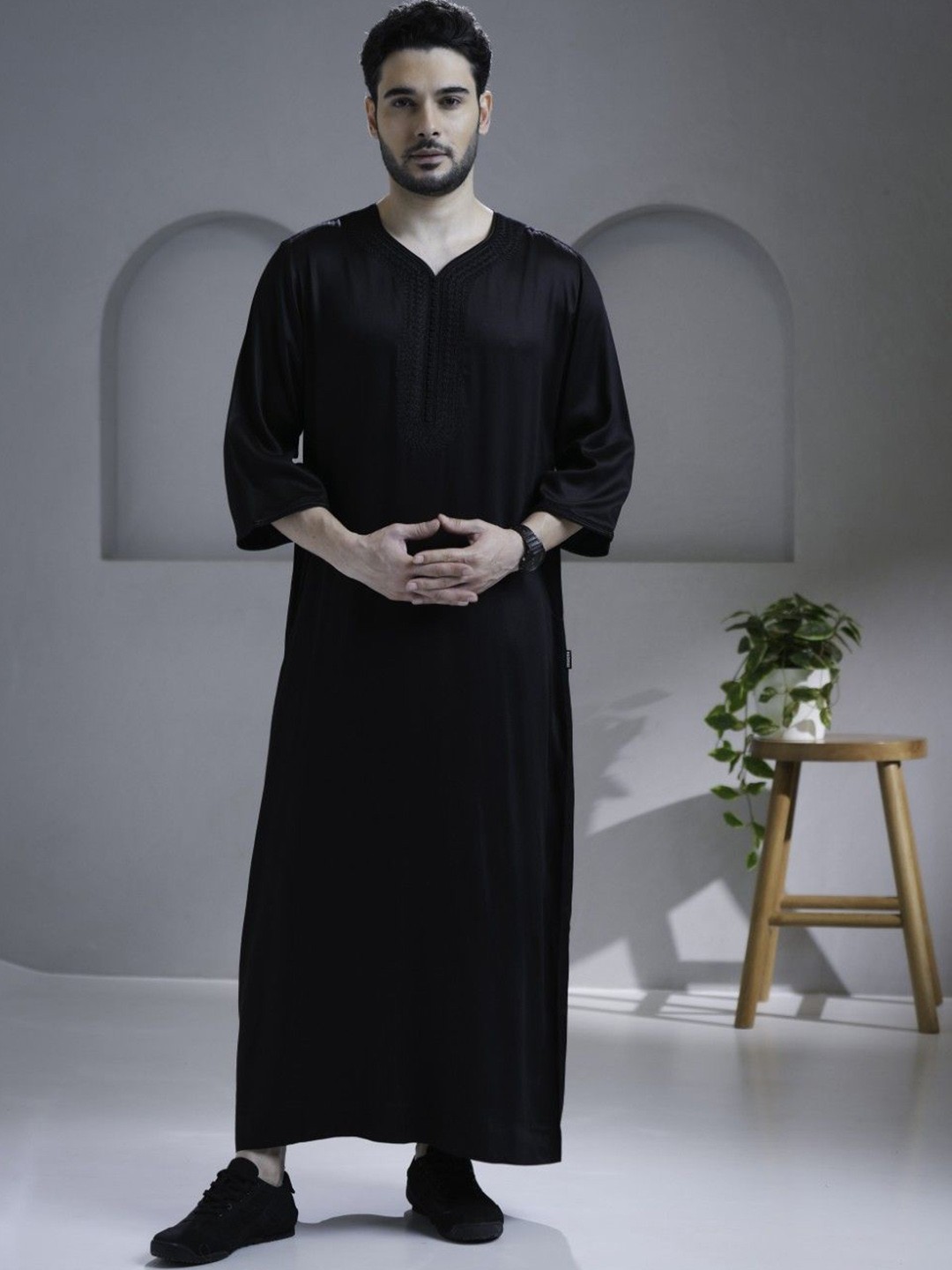 

MASHROO Men Cold-Shoulder Sleeves Thread Work Kurta, Black
