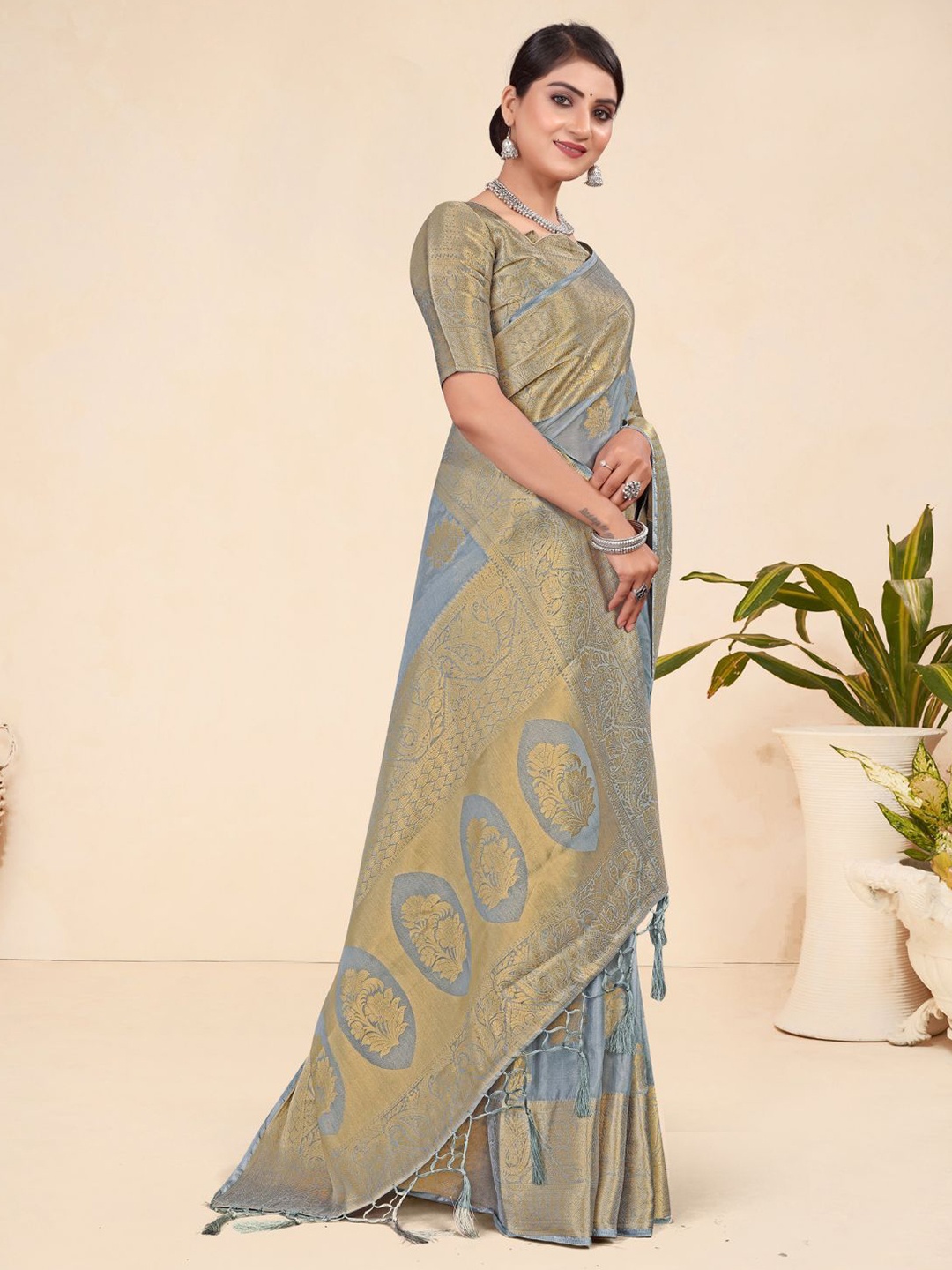 

ODETTE Odette Grey Viscose Woven Saree With Unstitched Blouse