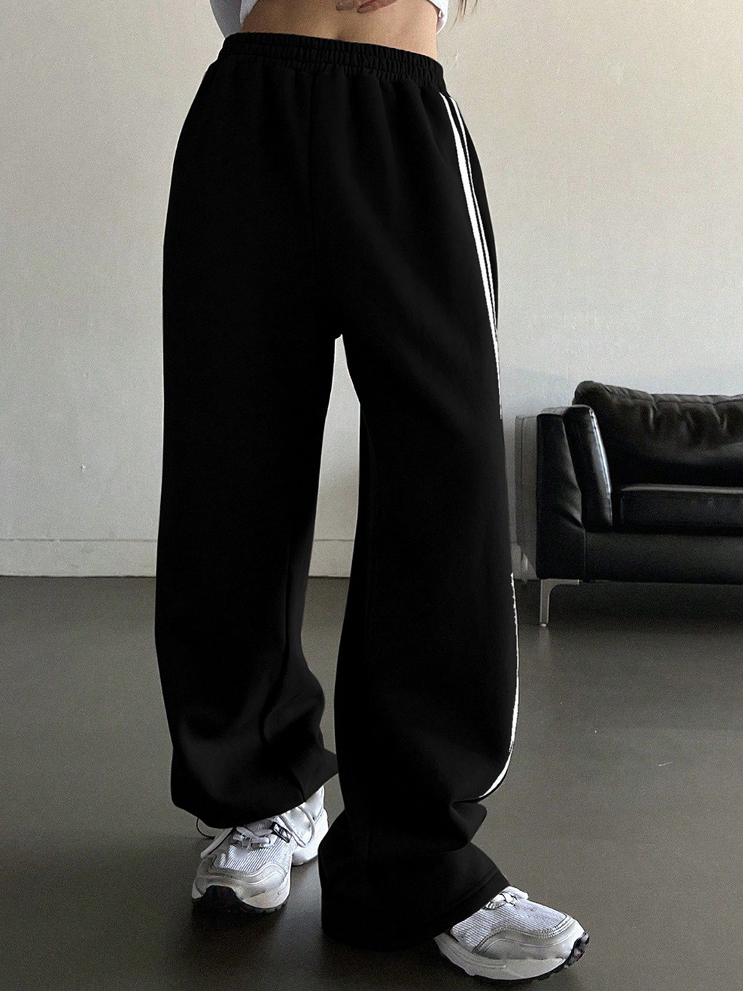 

CORSICA Women Loose Fit High-Rise Joggers Trousers, Black