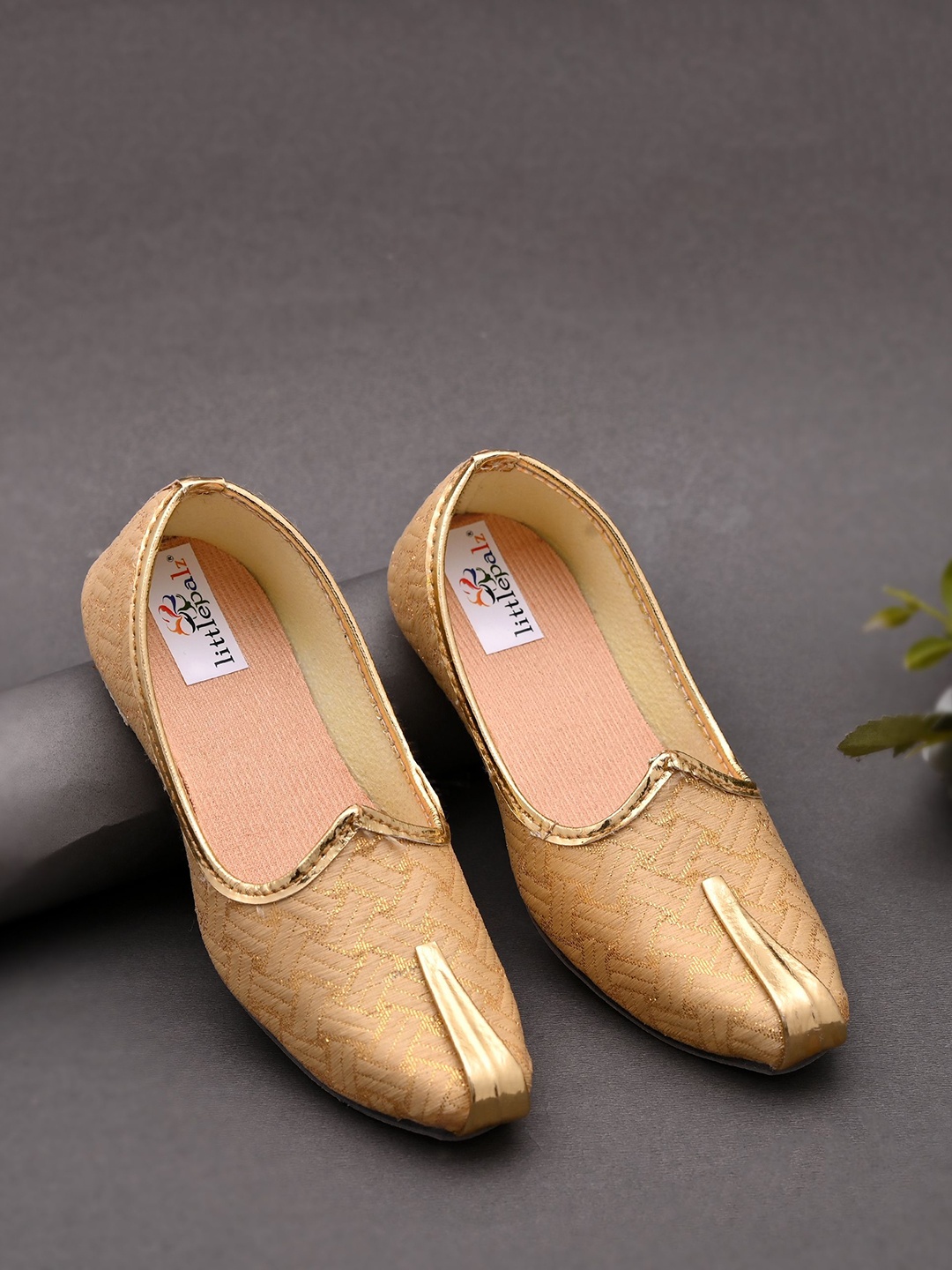 

Little Palz Boys Textured Mojaris, Gold