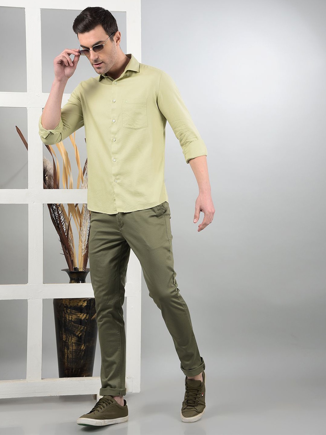 

Crimsoune Club Men Classic Slim Fit Spread Collar Textured Cotton Casual Shirt, Green