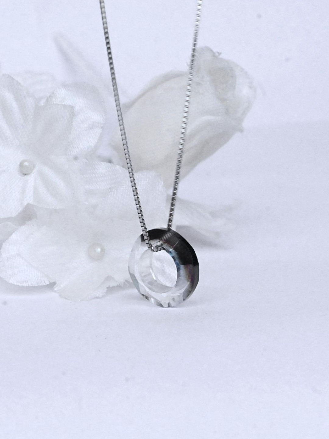 

Satlaa 925 Sterling Silver Silver-Plated Circular Shaped Minimal Pendant Necklace