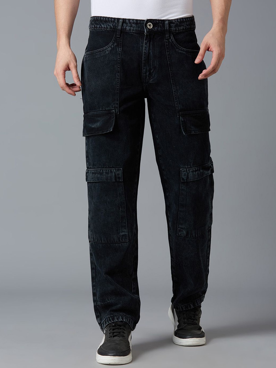 

TCI Men Relaxed Straight Leg Straight Fit Cargos Trousers, Black