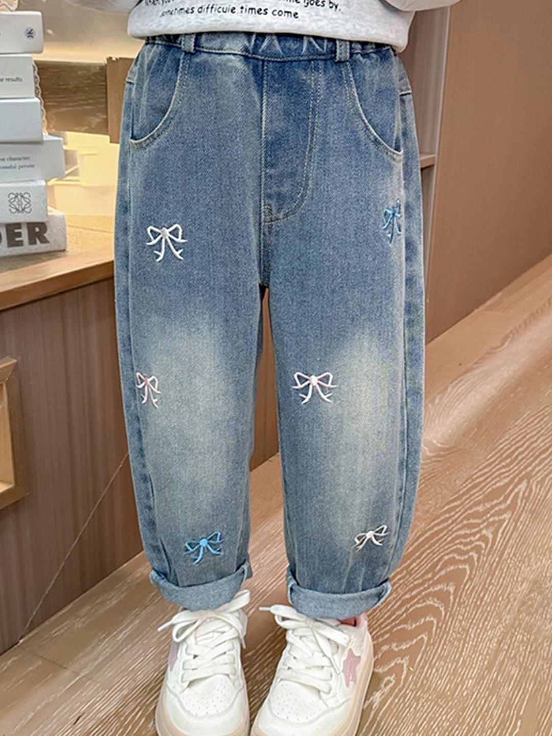 

LULU & SKY Girls Mid-Rise Light Fade Tapered Fit Stretchable Jeans, Blue