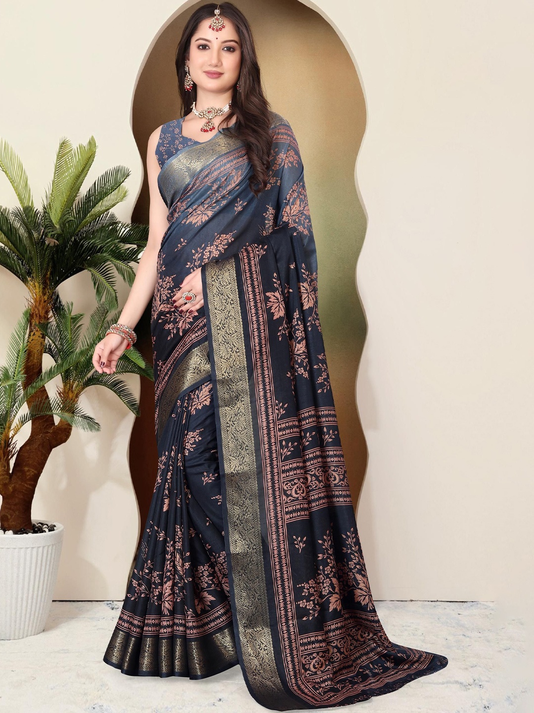 

SUPERLAXMI Floral Zari Silk Blend Designer Saree, Navy blue