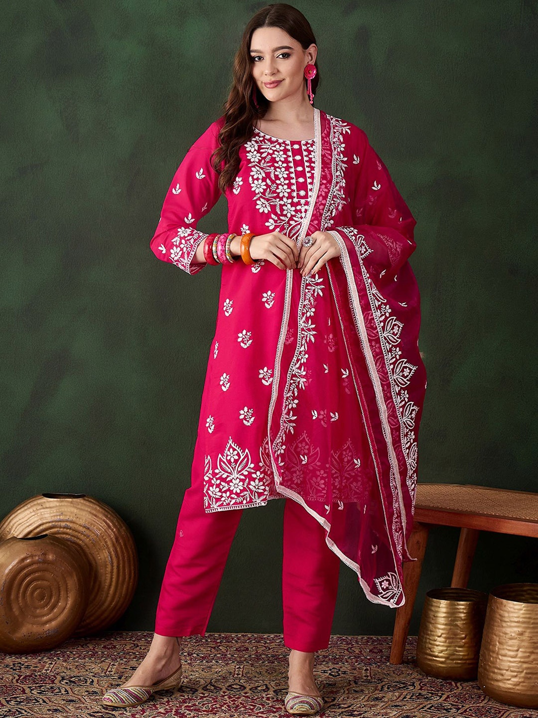 

MANVAA Women Ethnic Motifs Embroidered Regular Thread Work Kurta with Trousers & With Dupatta, Pink