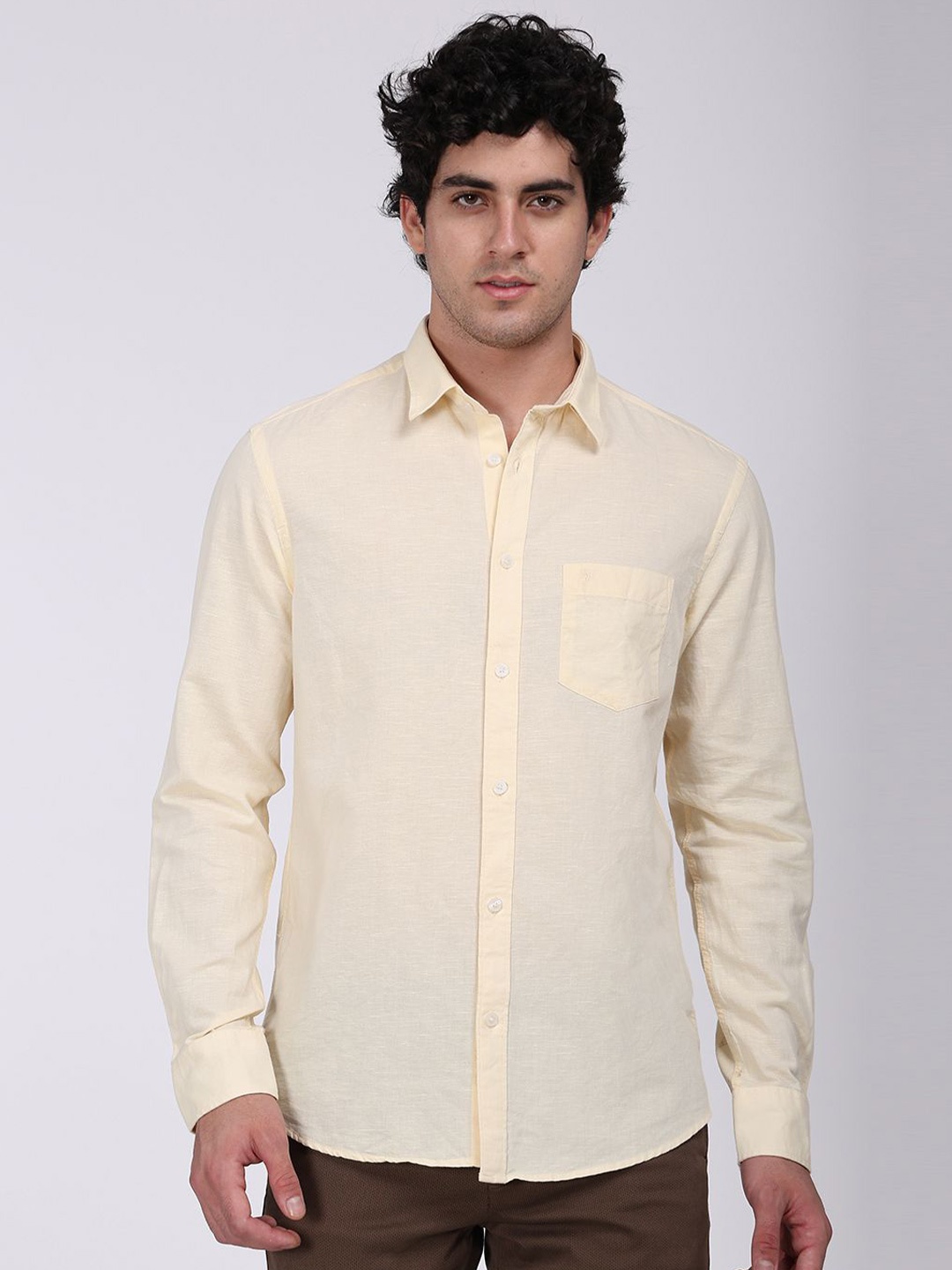 

Indian Terrain Men Classic Fit Spread Collar Solid Cotton Casual Shirt, Yellow