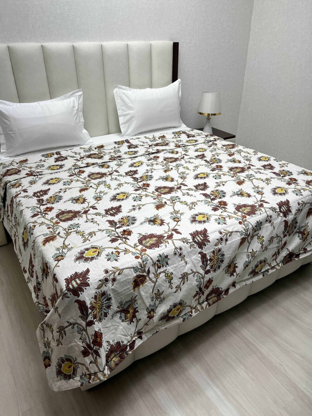 

Pure Decor Comfy White Floral Printed 400 GSM Microfiber AC Room Double King Bed Comforter