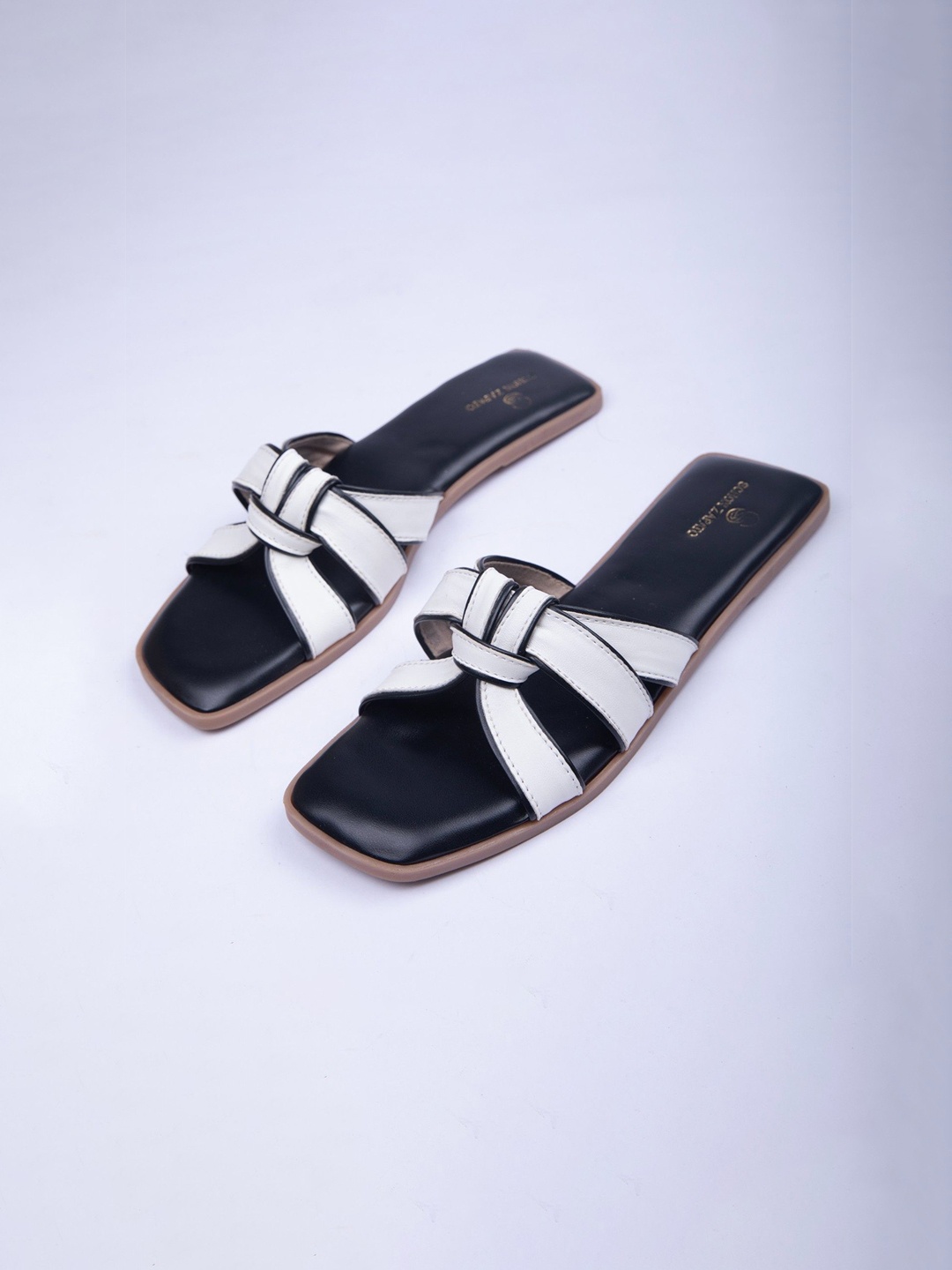 

Schon Zapato Women Monochrome Twisters, Black