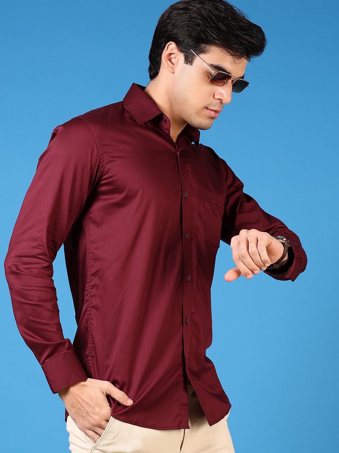 

V-Mart Men Spread Collar Solid Cotton Casual Shirt, Maroon