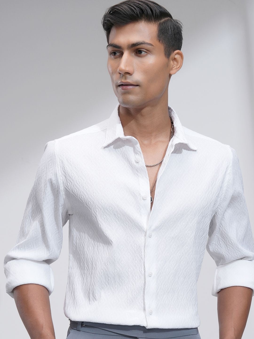 

HIGHLANDER Men Slim Fit Spread Collar Textured Solid Casual Shirt, White
