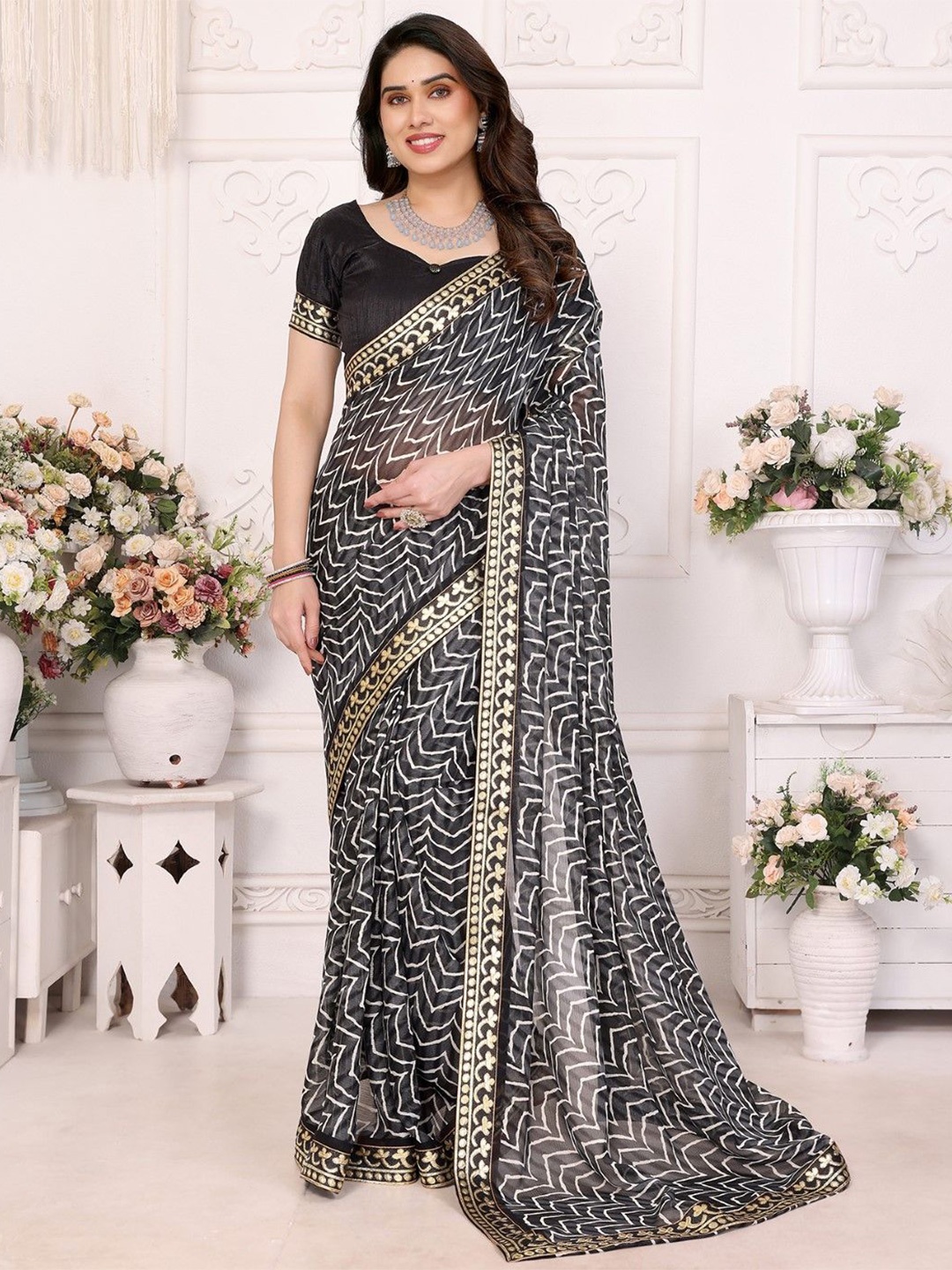 

KALINI Abstract Printed Saree With Lace Border and Blouse Material, Black