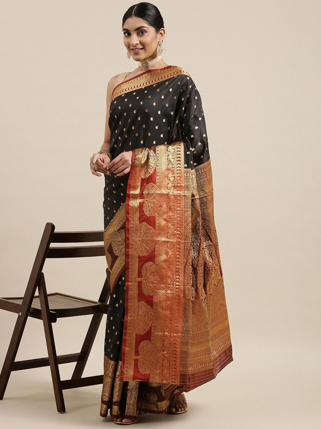

DIVASTRI Woven Design Zari Banarasi Saree, Black