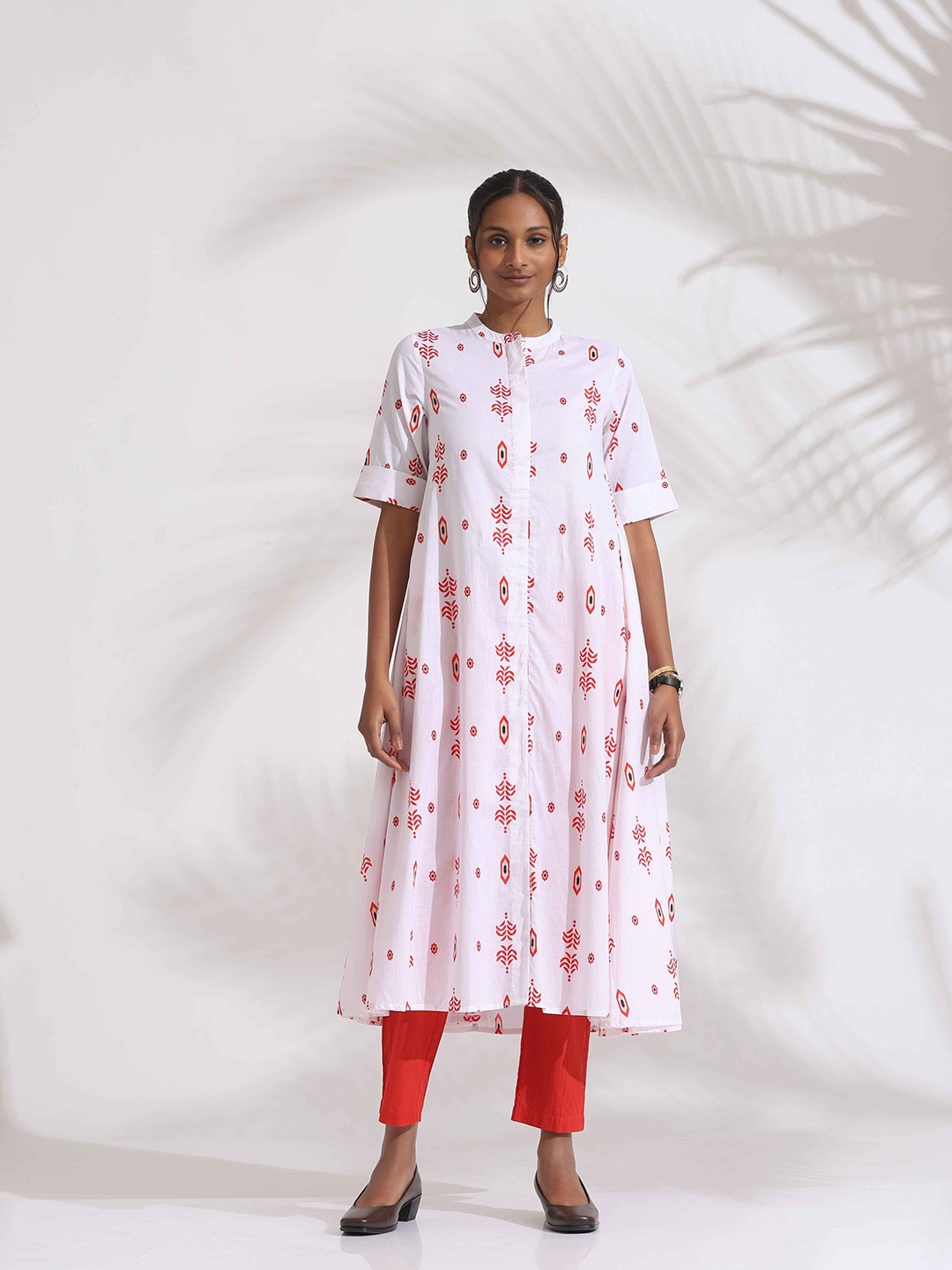 

trueBrowns Ethnic Motifs Printed Mandarin Collar Pure Cotton Anarkali Kurta with Trouser, White