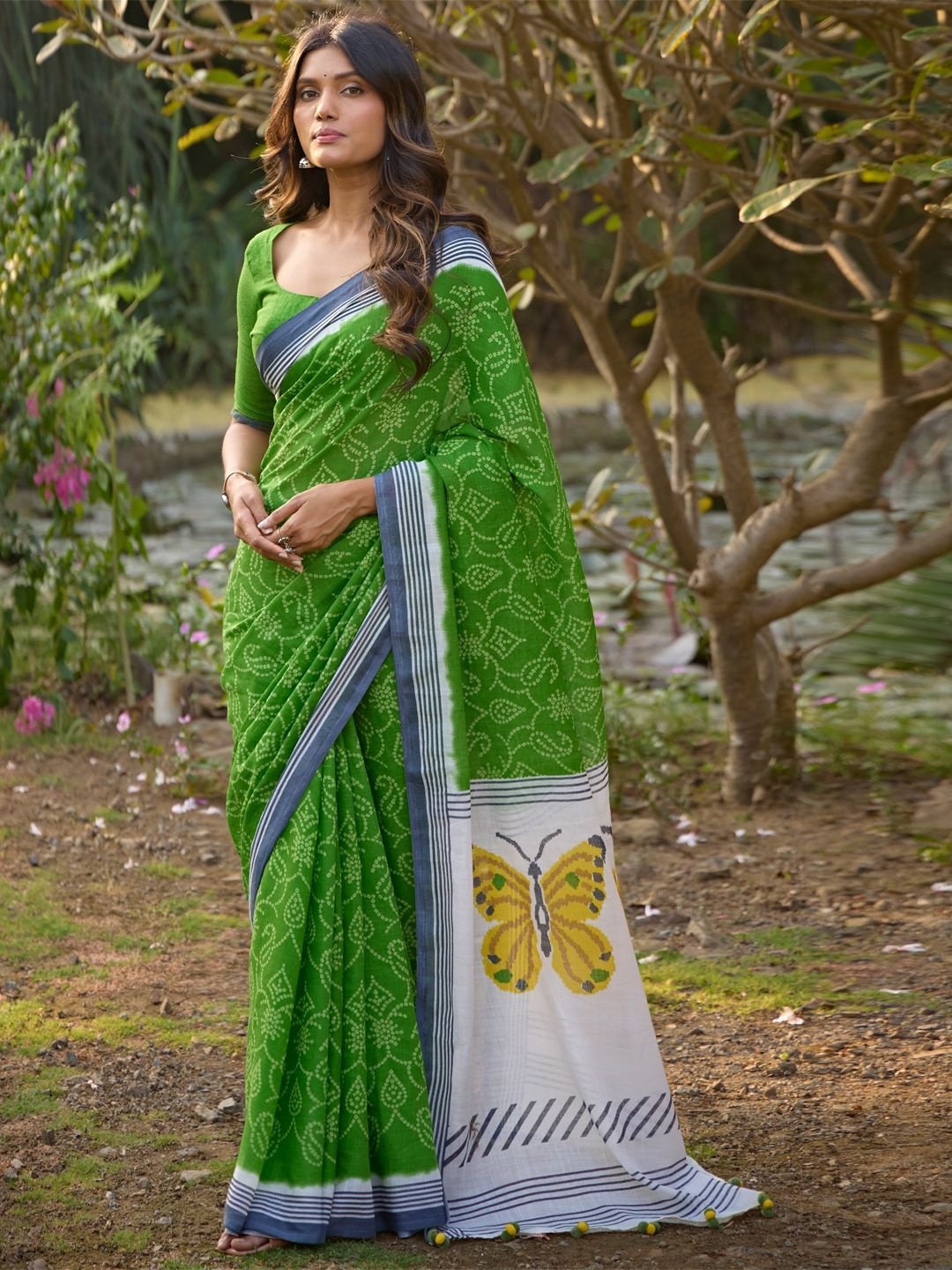

CHUDIYA Paisley Pure Linen Saree, Green