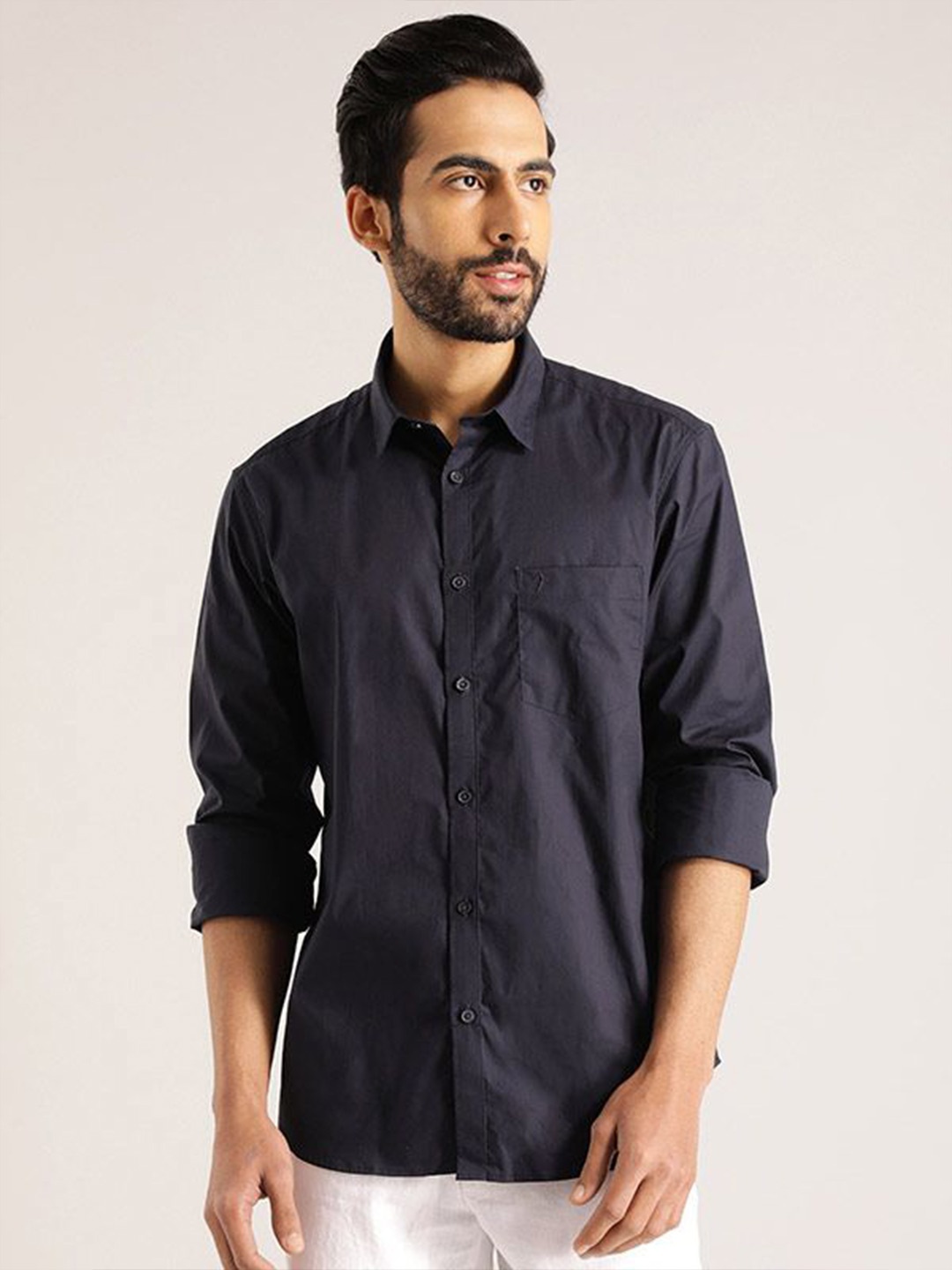 

Indian Terrain Men Classic Fit Spread Collar Solid Cotton Casual Shirt, Navy blue