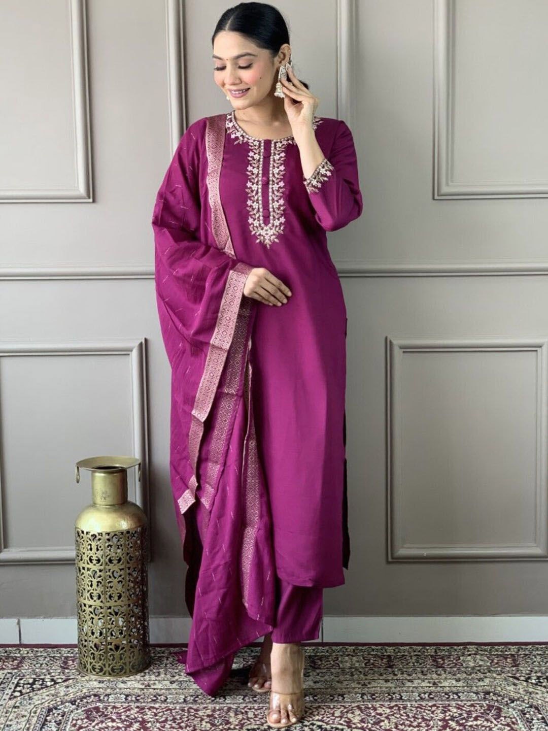 

DIVASTRI Floral Embroidered Round Neck Straight Kurta With Trousers & Dupatta, Purple