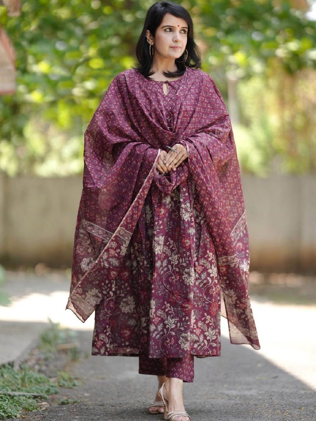 

KALINI Floral Printed Keyhole Neck Anarkali Kurta with Trousers And Dupatta, Maroon