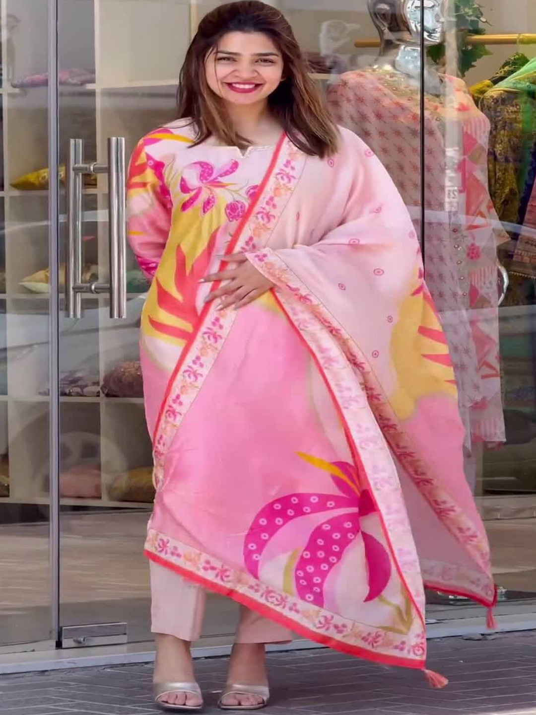 

DIVASTRI Floral Printed Notch Neck Straight Kurta With Trousers And Dupatta, Pink