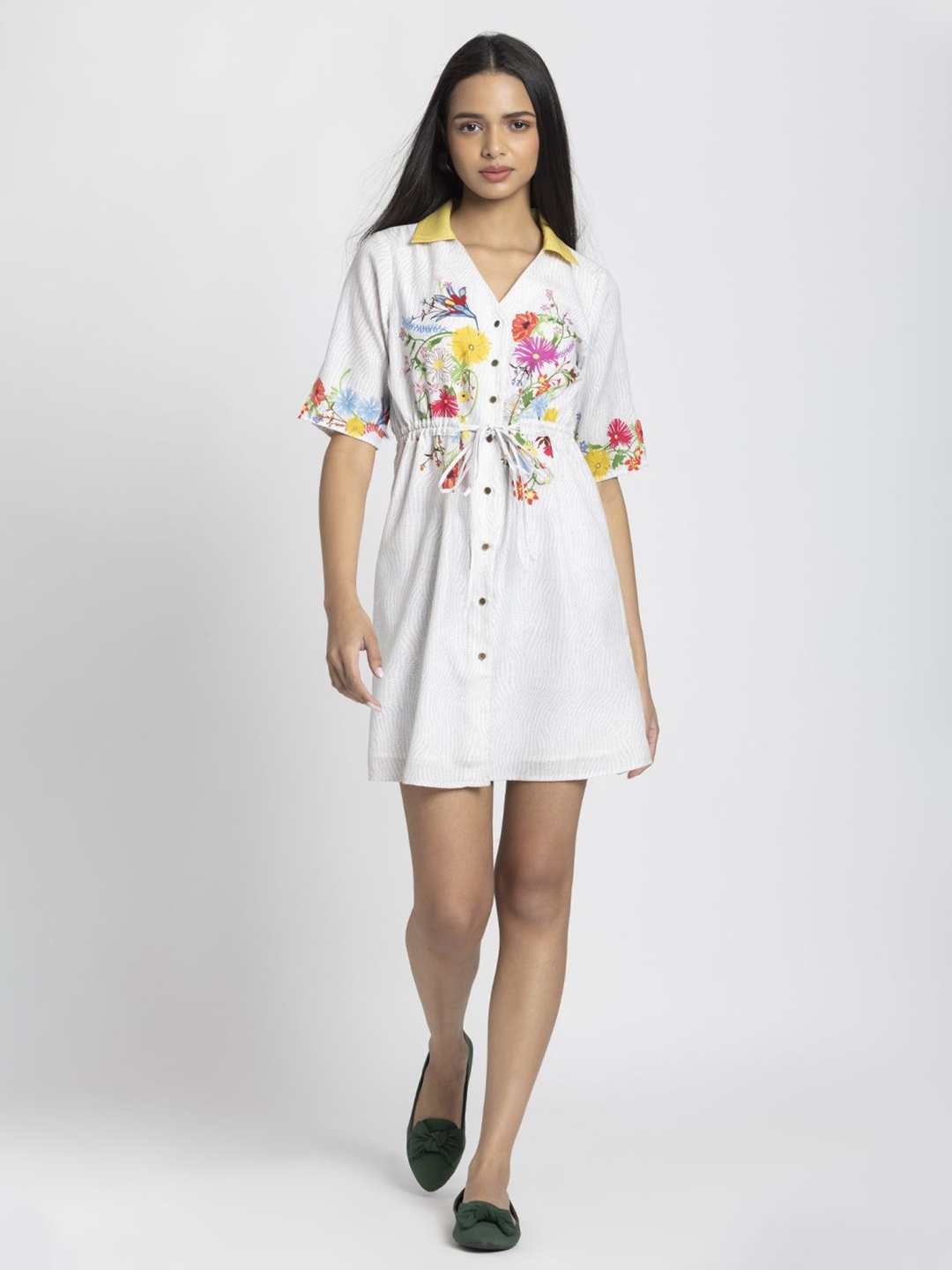 

SHAYE Women White V-Neck Floral Print Short Sleeves Casual A-Line Dresses