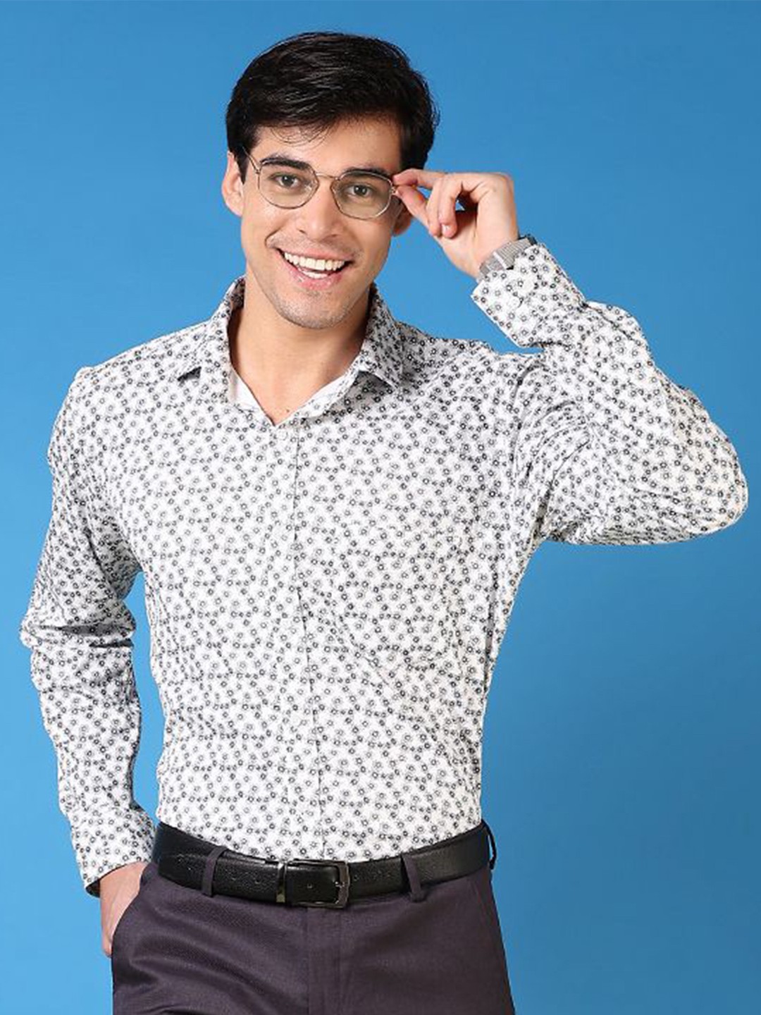 

V-Mart Men Slim Fit Spread Collar Floral Printed Cotton Formal Shirt, White