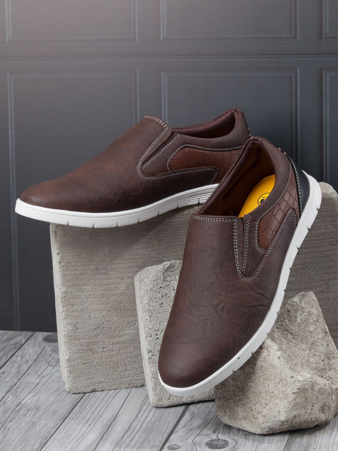 

ID Men Slip-On Sneakers, Brown