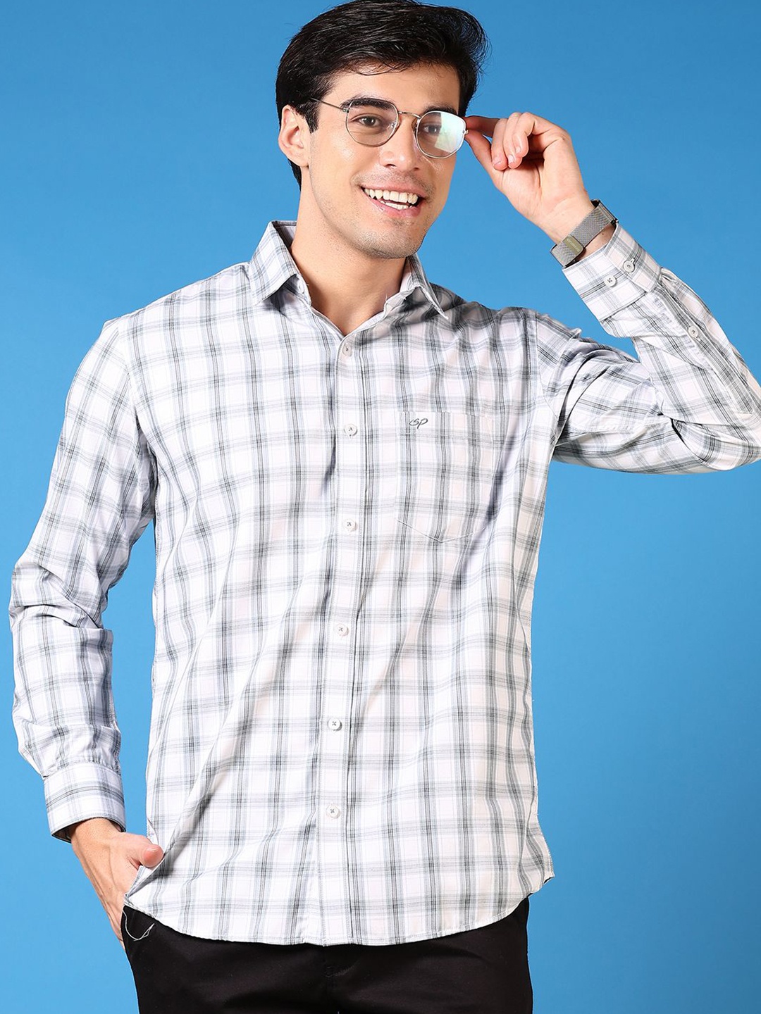 

V-Mart Men Spread Collar Checked Cotton Casual Shirt, White