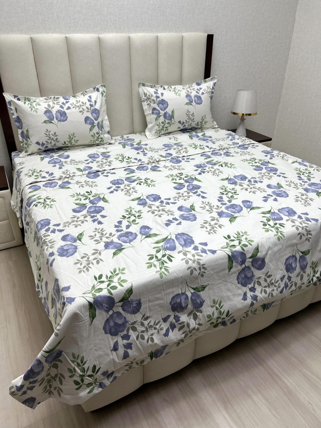 

Pure Decor White & Blue Floral Polycotton 4 Piece Double King Superfine Bedding Set