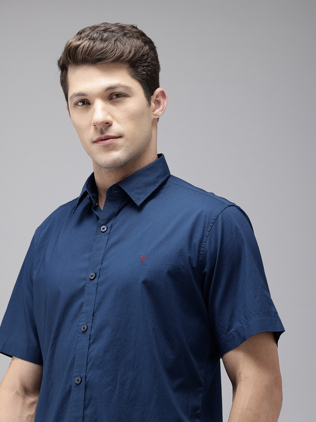 

Van Heusen Sport Slim Fit Micro Checks Pure Cotton Casual Shirt, Navy blue