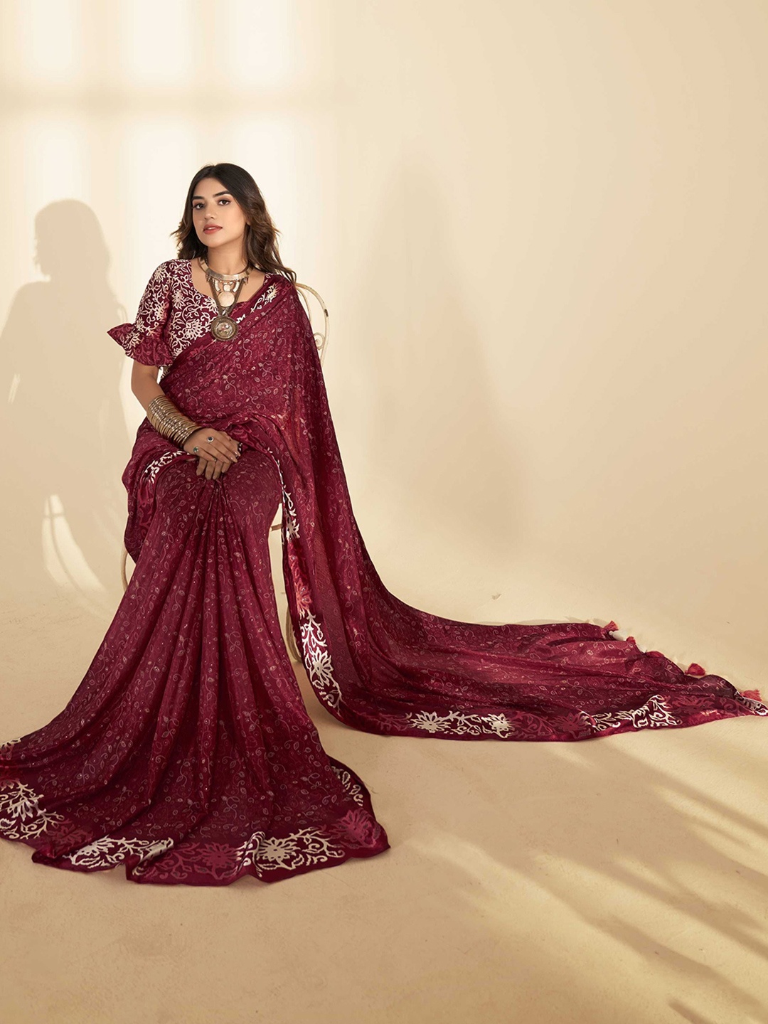 

DIVASTRI Floral Printed Saree, Red