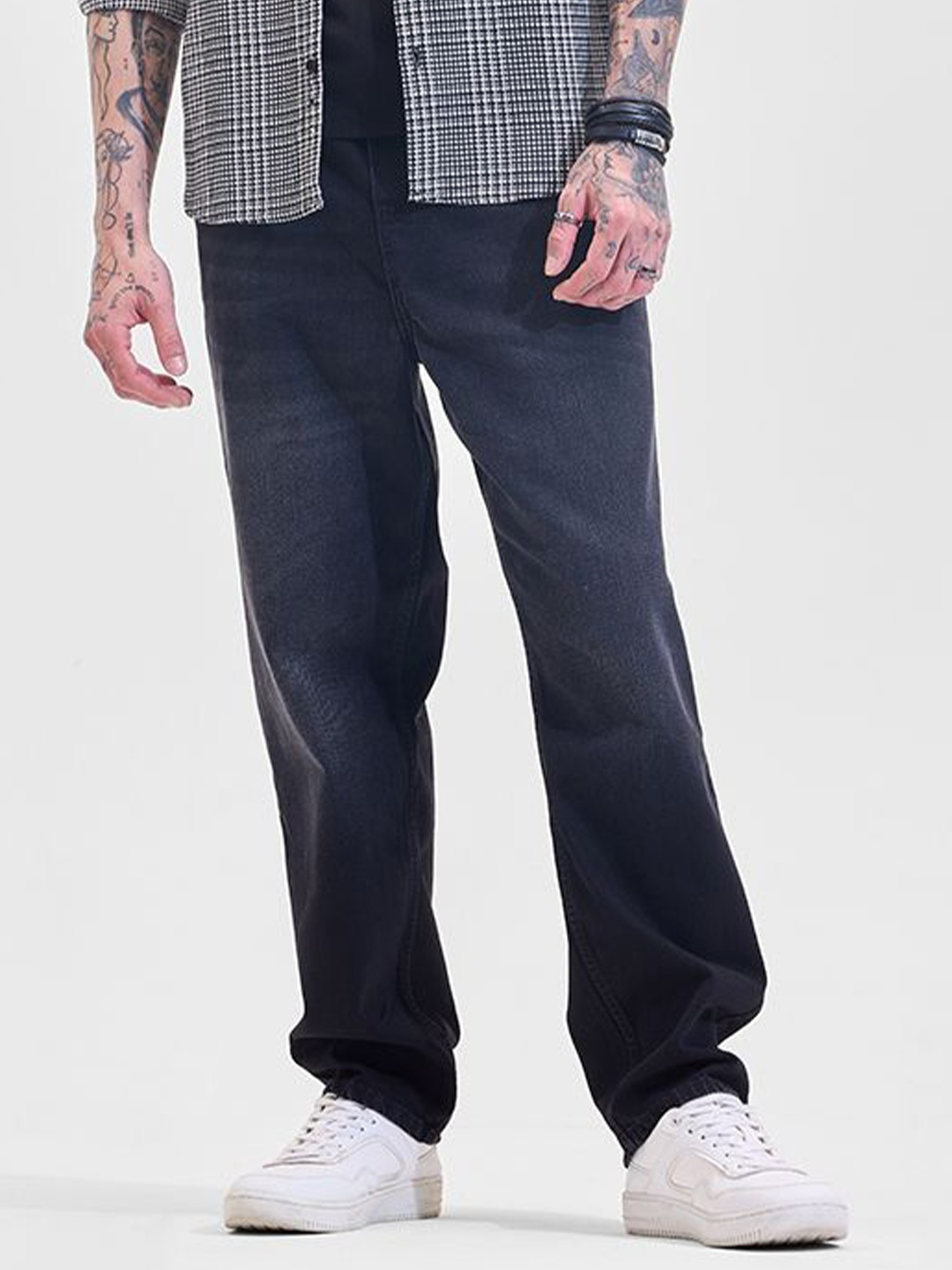 

Snitch Men Charcoal Solid Baggy Mid Rise Jeans, Black