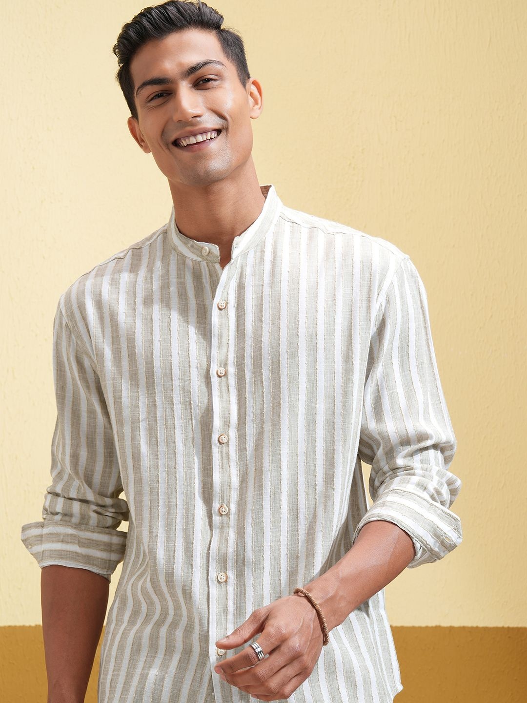 

HIGHLANDER Men Relaxed Fit Mandarin Collar Vertical Striped Casual Shirt, White