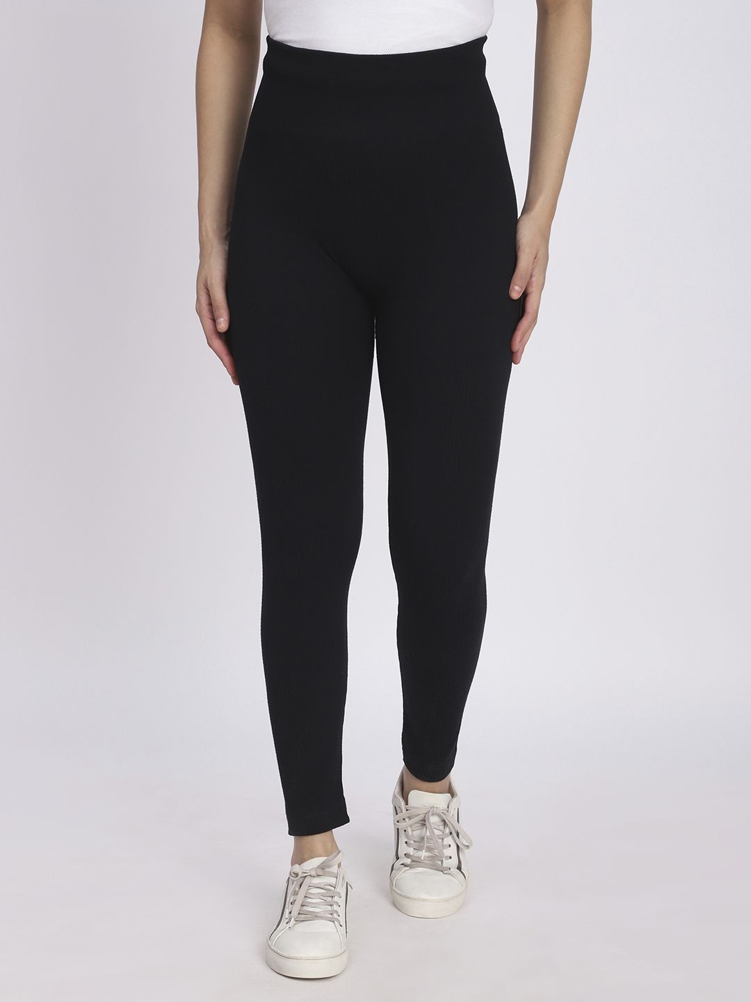 

R&B Women Tight Fit Mid-Rise Capris, Black