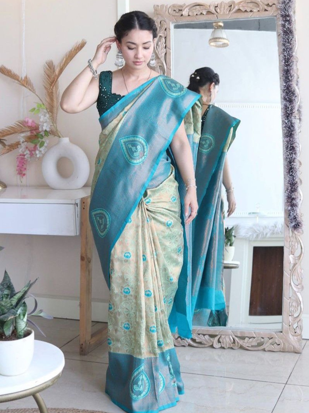

Areca Designer Floral Zari Silk Blend Banarasi Saree, Green