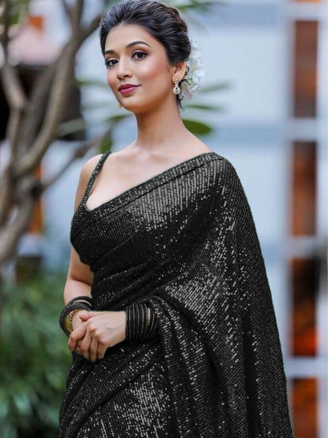 

ANJANI TEXTILE Embellished Sequinned Heavy Work Saree, Black