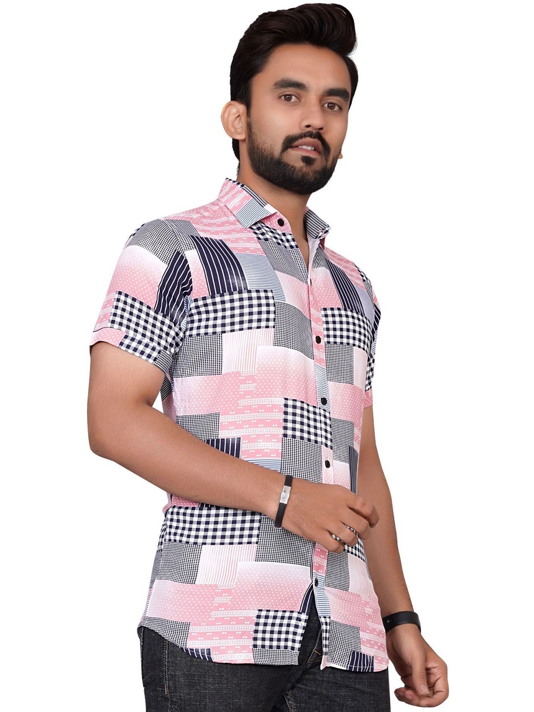 

Metronaut Men Regular Fit Spread Collar Geometric Printed Casual Shirt, Pink