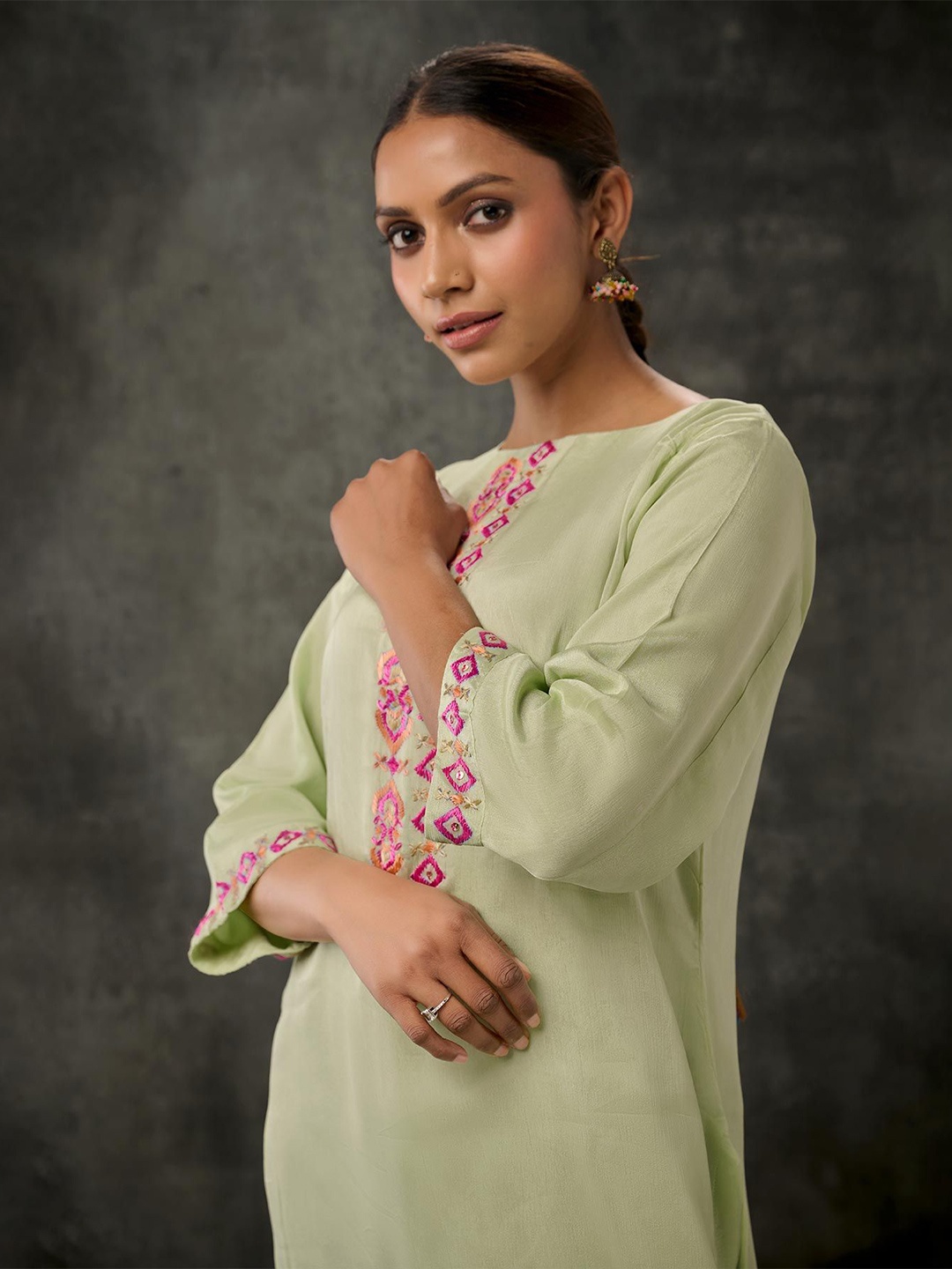 

Phulkari Forever Embroidered Pure Chinon Embroidered Phulkari Straight Kurta, Green