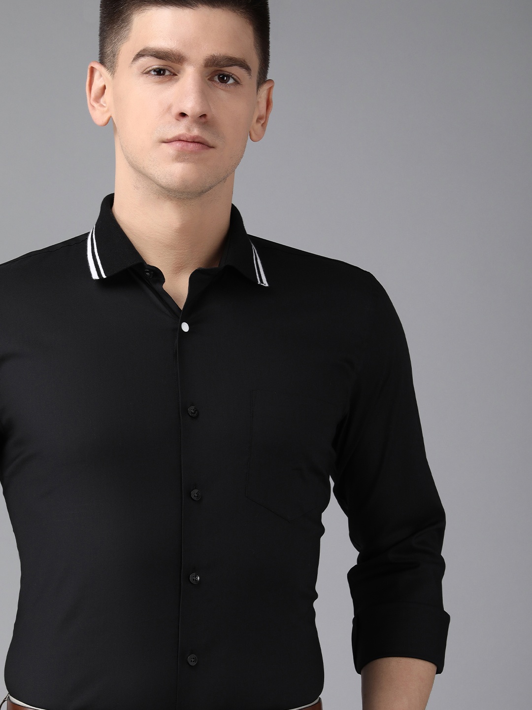 

Van Heusen Solid Slim Fit Formal Shirt, Black