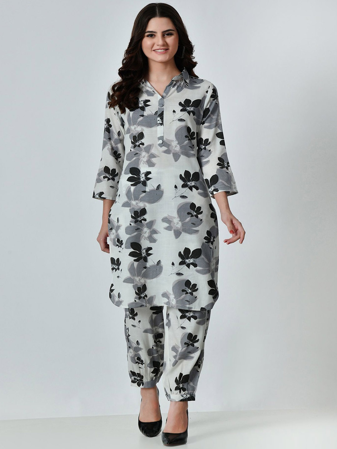 

VAPPSYAM Floral Printed Shirt Collar Organic Cotton Straight Kurta With Trousers, Grey