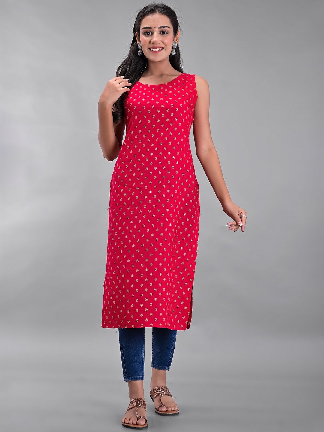 

Clothy N Wave Woven Design Round Neck Sleeveless Straight Kurta, Red