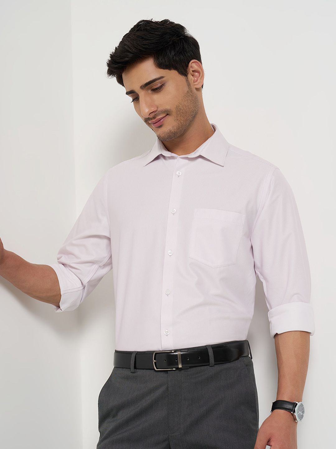 

Peregrine by Pantaloons Men Slim Fit Spread Collar Solid Formal Shirt, Pink