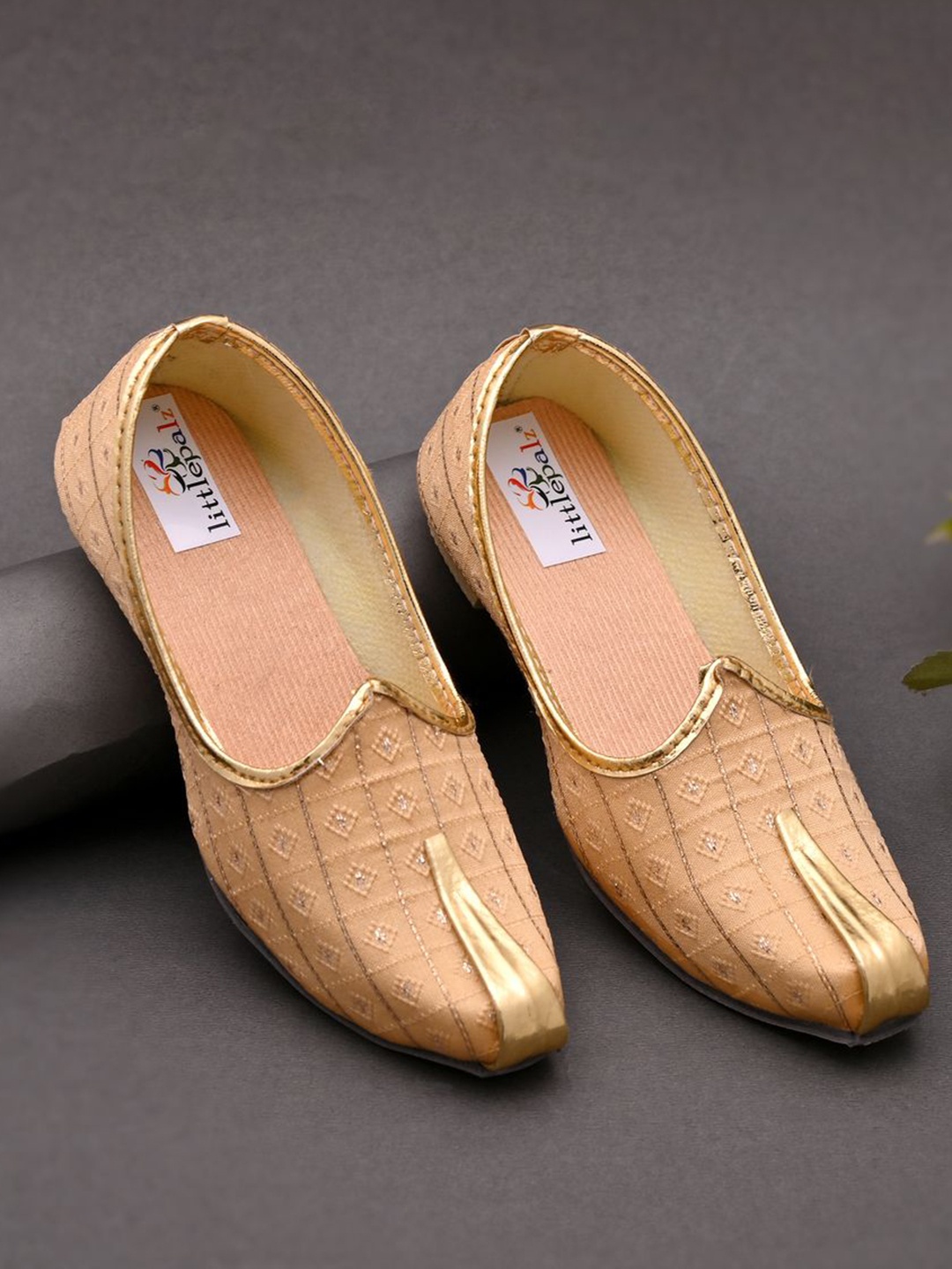 

Little Palz Boys Textured Mojaris, Gold