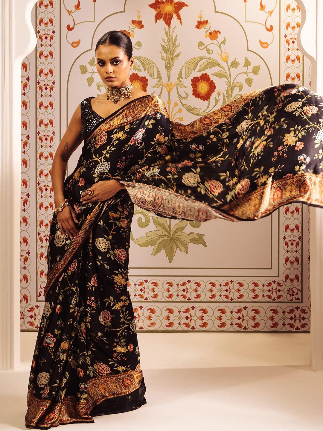 

Vintro Floral Satin Saree, Black