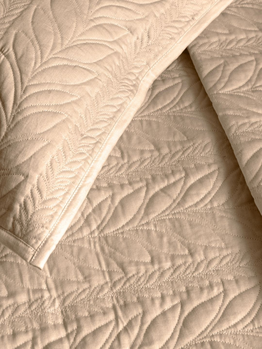 

Rya Living Sand Breeze Beige Printed 240TC Cotton King Size Bed Cover With 2 Pillow Covers